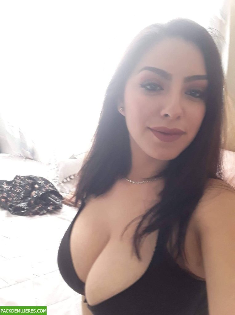 Pack porno de profesora madura que no quizo pasar a sus alumnos. 1