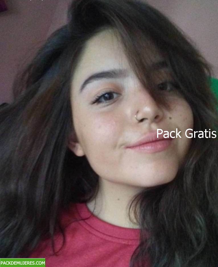 Lindura manda pack con nudes y videos caseros. 1