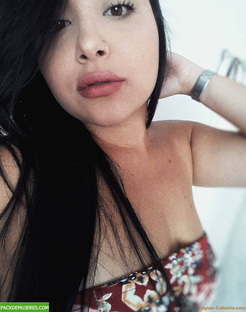 Hermosa teen venezolana tocándose 1