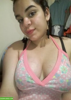 Andrea esta juguetona y caliente. Fotos+ videos. 2