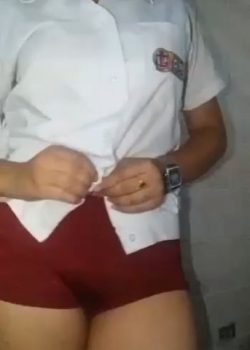 Colegiala buenona se graba quitándose todo muy traviesa. 17