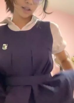 Colegiala Joselin llega de clases caliente y se masurba en video. 15