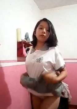 Nenita de colegio hace video insano cuando esta solita. 10