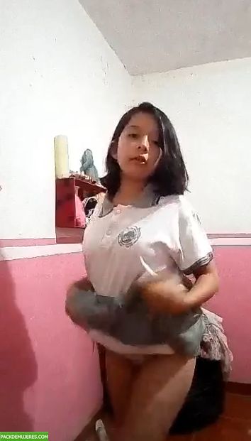 Nenita de colegio hace video insano cuando esta solita. 1