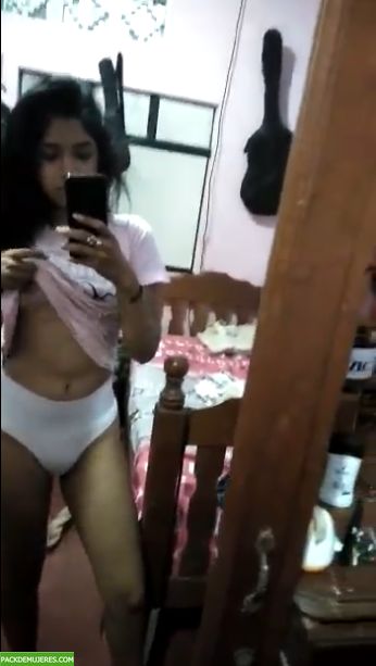 Primita flaca mas buena que comer con los dedos. Video+ 1