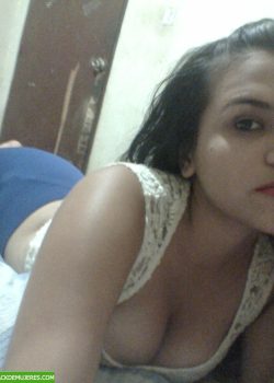 La vecinita Maria con su pack casero de videos y fotos. 6