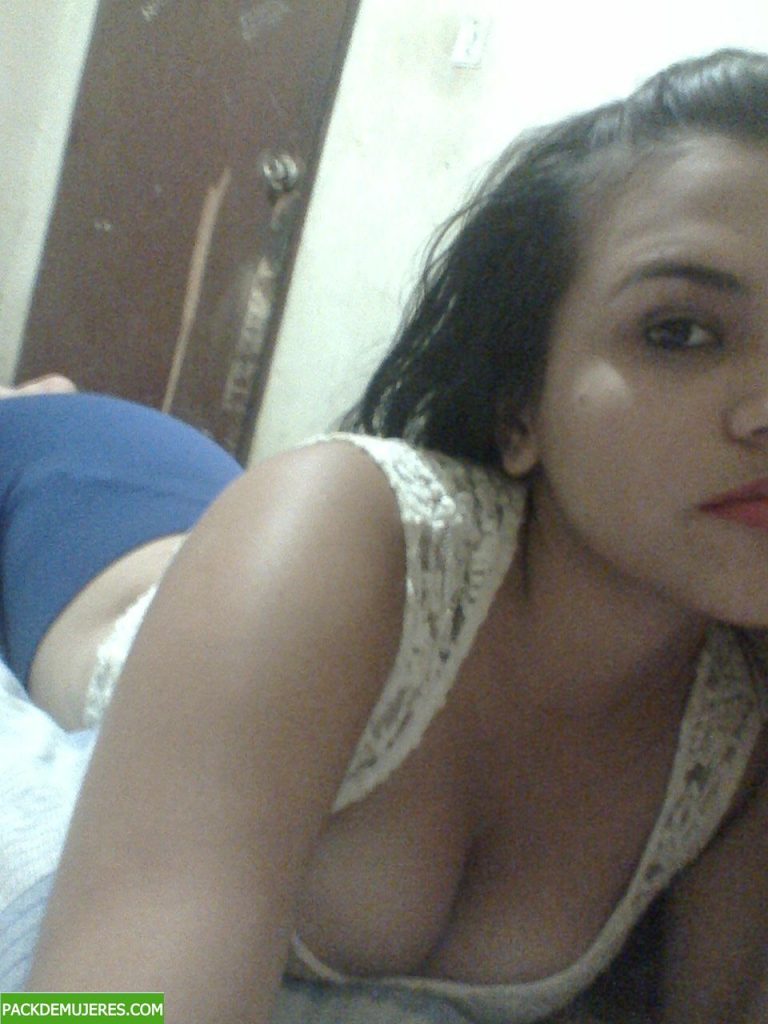 La vecinita Maria con su pack casero de videos y fotos. 1