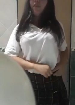 Nenita de cole llega de clases ha quitarse la ropa y hacer video. 3