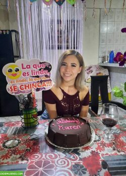 Pendejita recién egresada si que le gusta el dedo. 18