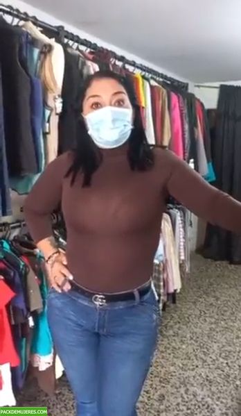 Vendedora de ropa se deja coger por un cliente. 1