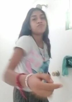 Colegiala Amarianis con su video perdido en la ducha. 17