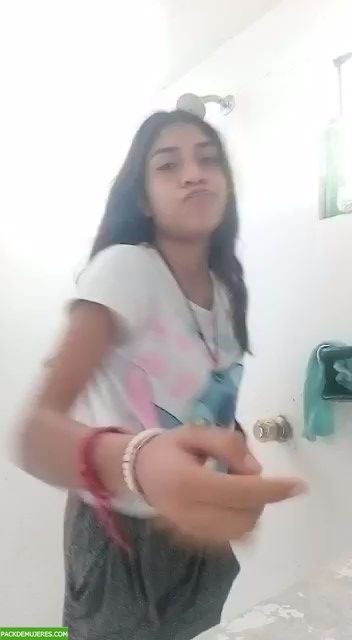 Colegiala Amarianis con su video perdido en la ducha. 1