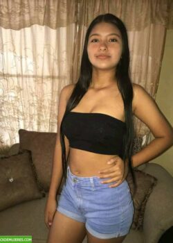 Bella morrita dándose placer bien rico 8