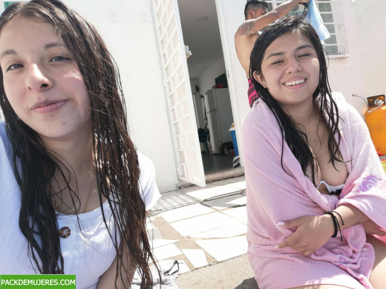 Morra peludita hace pack y pasa por whatsaap. 