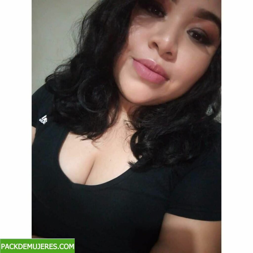 Mega tetas de esta joven 1