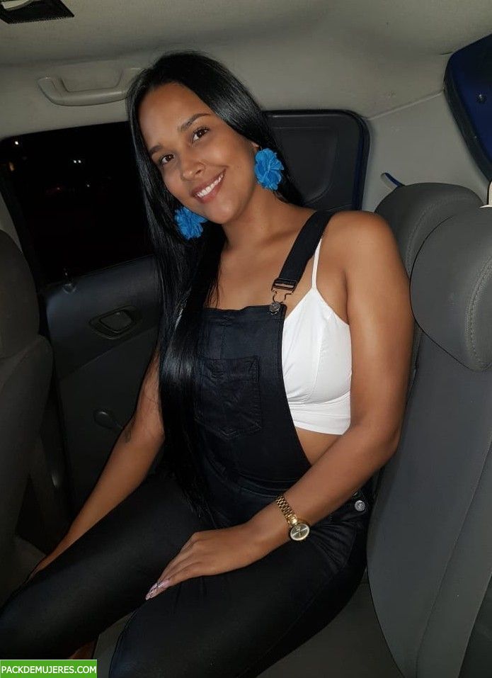 Hermosa morena feliz para ir a follar en el motel 1