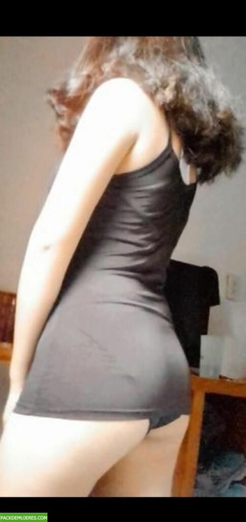 Linda chavita tocándose bien rico + nudes 1