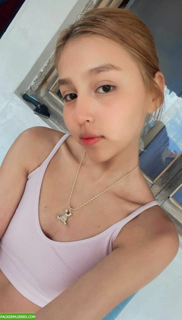 Carita de ángel y muy pervertida la morra. Videos+ 1