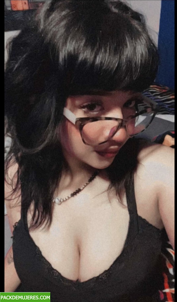 Linda jovencita de lentes 1