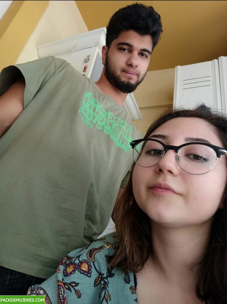 Filtrado casero de esta morrita de lentes bien guarra. 1