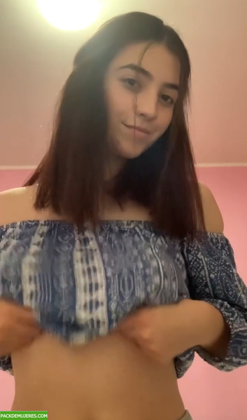 Compañera tetona se las saca para provocarme con video. 1