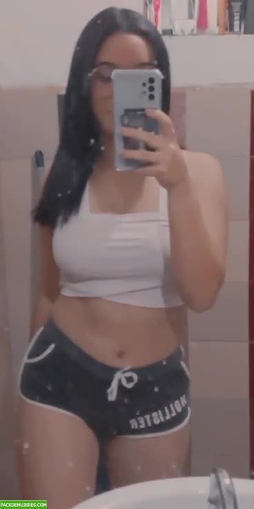 Nenita traviesa pasa pack. nudes y videos. 1