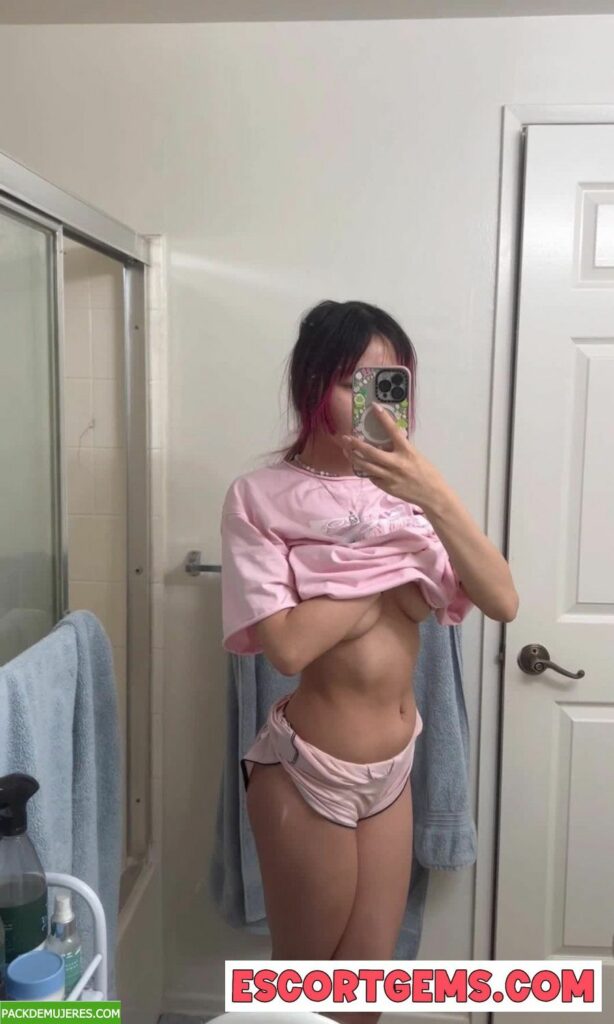 Lily nenita chupona que le fascina tenerlo en la boca. 1