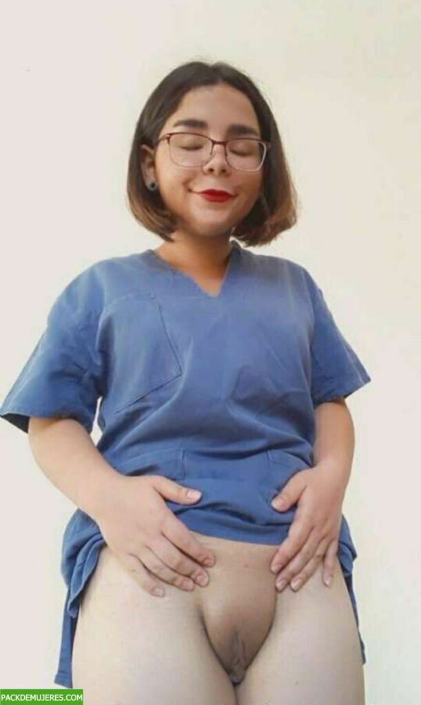 Morra tetona le gusta jugar con los deditos y la almeja. 1