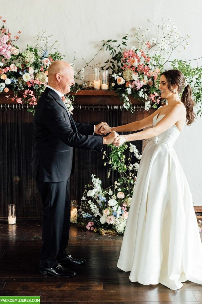 Después de la boda termina en sexo salvaje y en pack riclino. 1