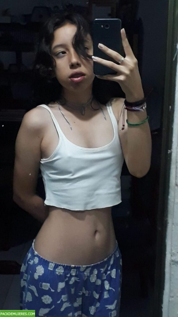 Pendejita caliente manda fotos y videos ricolinos. 1