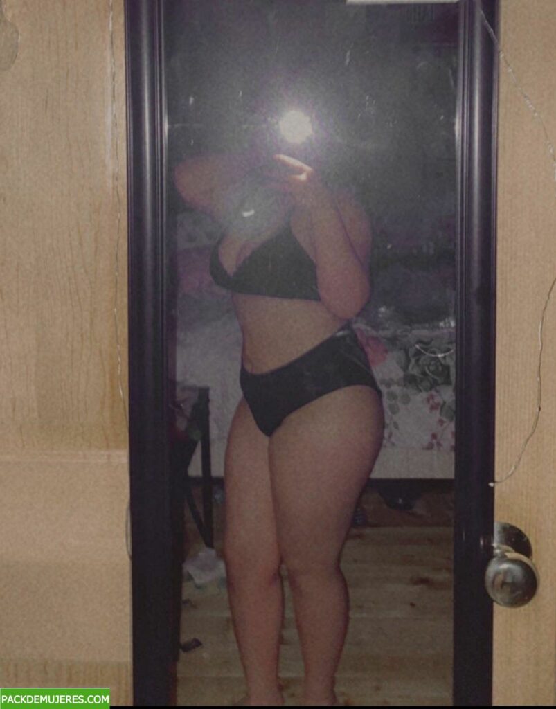 Gordirica zorrita bien buenona pasa videos calientes masturbándose. 1