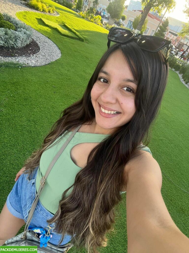 Flaquita rica que le gusta coger y hacer videos. 1