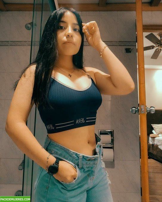 Flaquita buenarda hace ricuras insanas cada vez que tiene ganitas. 1