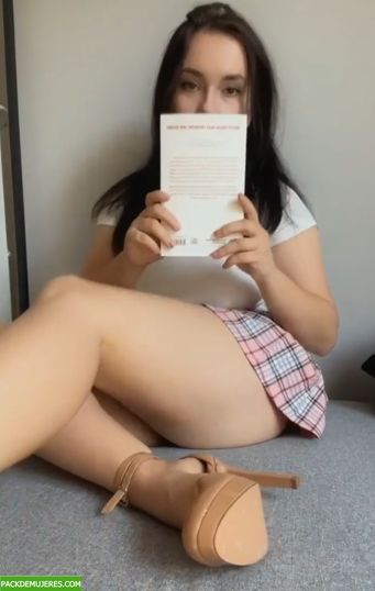 Divina tetona mostrando su buen cuerpo 1