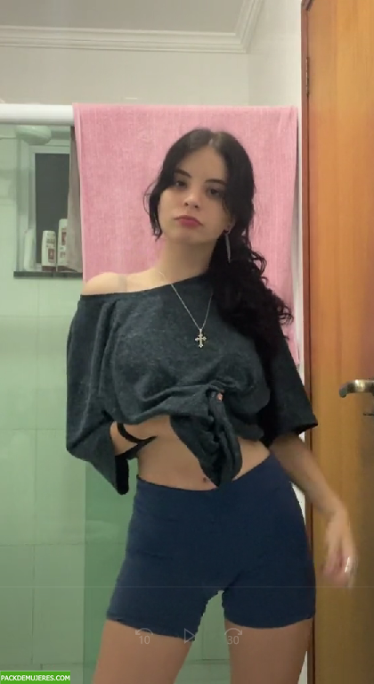 Le saca nudes prohibidas a su mejor amiga con videos. 1