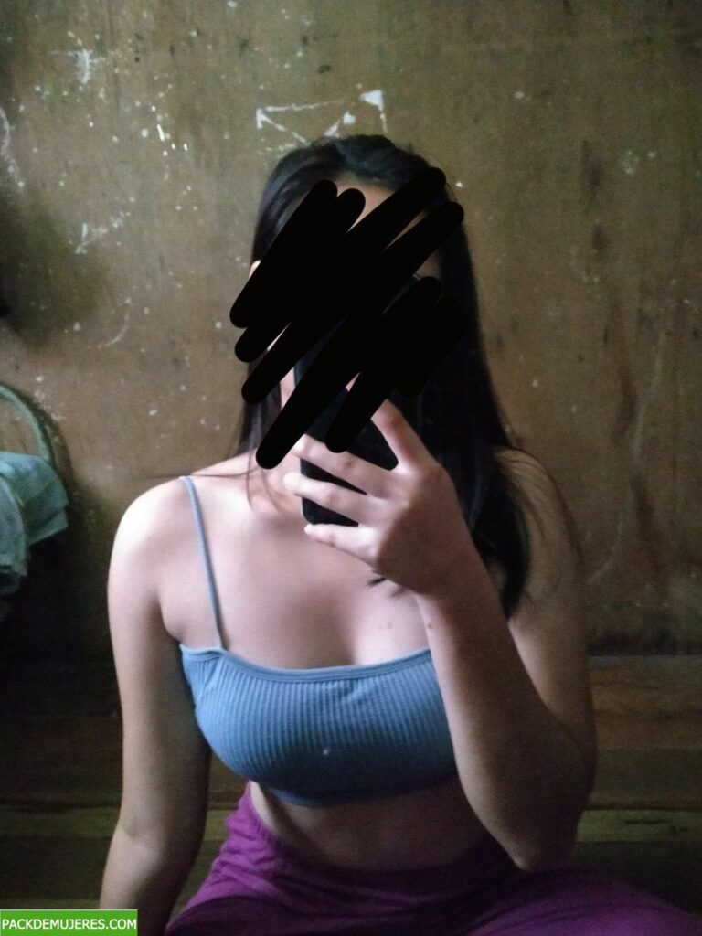 Pack casero de mi mejor amiga pasando ricas nudes y videos. 1