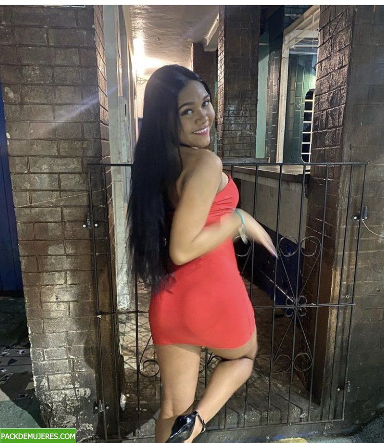 Bella chavita caliente le dan su buena follada 1