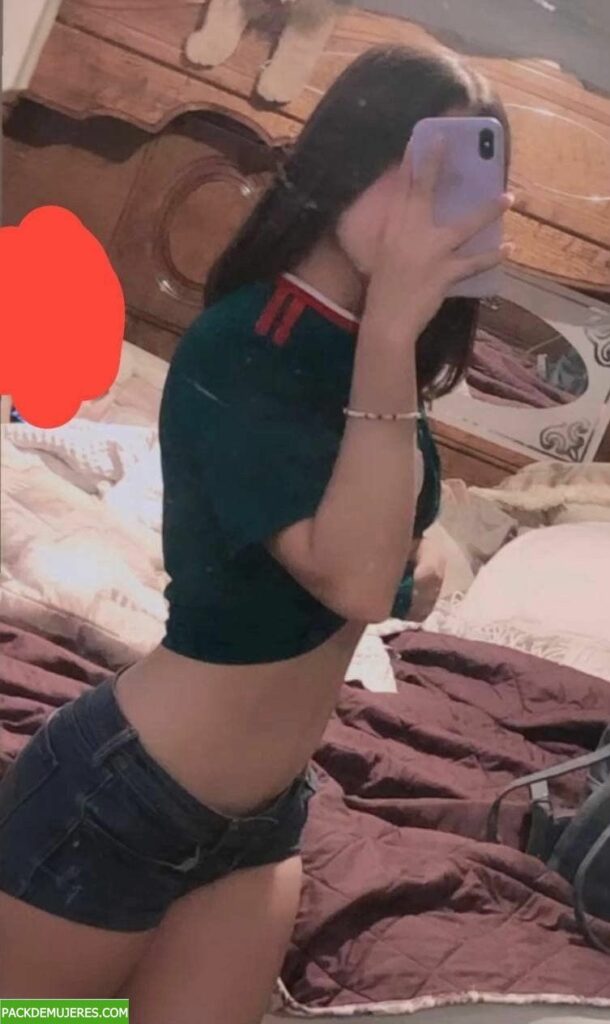 Linda morrita flaquita tocándose 1