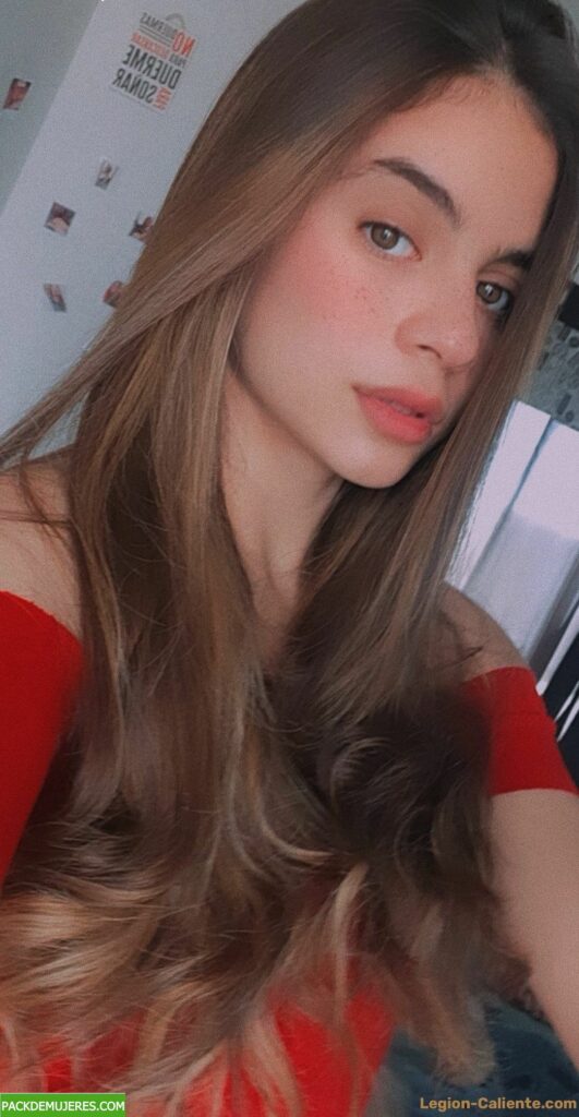 Pack de nudes filtrados de una preciosa adolecente argentina 1