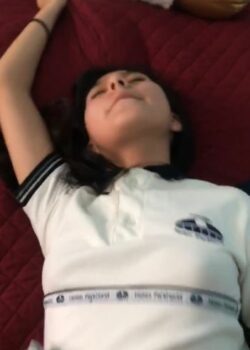 Linda chavita llega caliente del cole y se deja follar 5