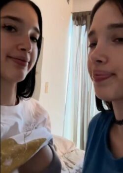 Unas hermanitas muy traviesas jugueteando 6