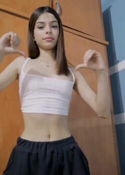 Flaca divina pasa pack jugoso y travieso con nudes y videos. 7