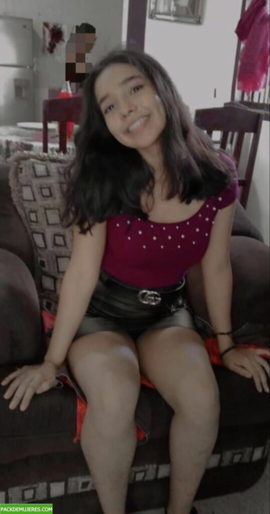 Morrita tiernita pasando nudes y videos. 1