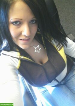 Suegra puta pasa nudes y videos al yerno buscándole la verga. 2