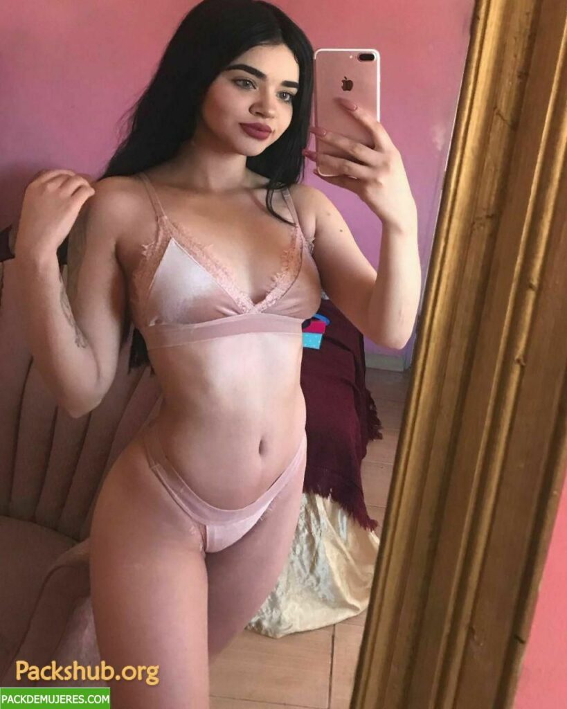 La gatita me pasa nudes divinas cada que esta caliente. 1