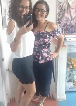 Madre eh hija comparten las misma verga y son felices. 5