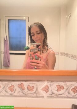 Flaquita rica abriéndose y masturbando duro sin piedad. 6