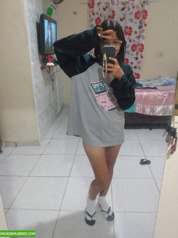 Denisse morrita traviesa con pack delicioso con videos. 1