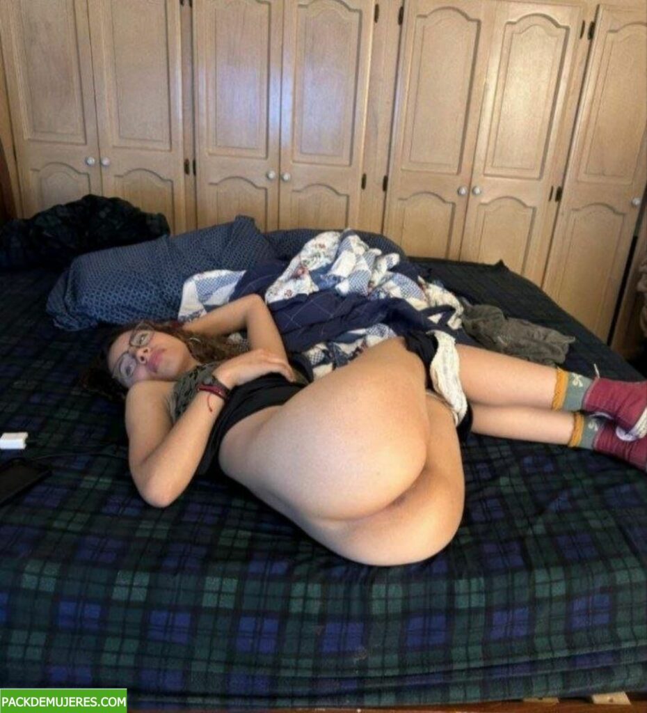 Detonando a esta flaca sin piedad por el culo. 1