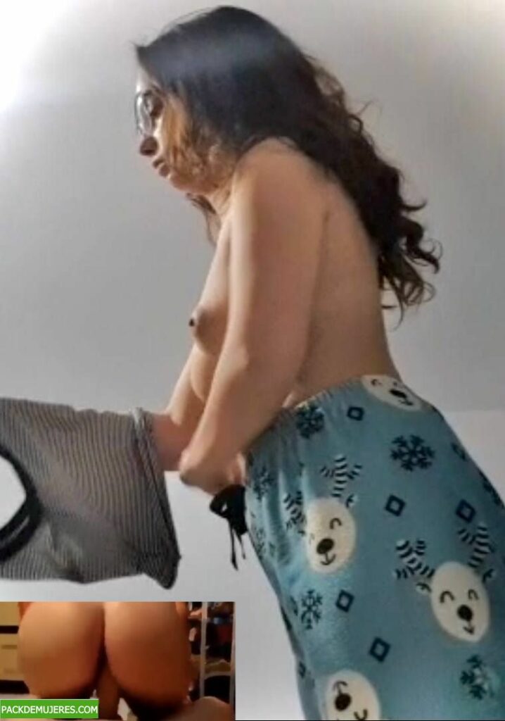 Detonando a la prima en cuatro y dándole por atras. 1